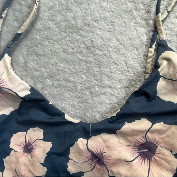 Acacia banyans one piece small in hibiscus - Picture 3 of 6